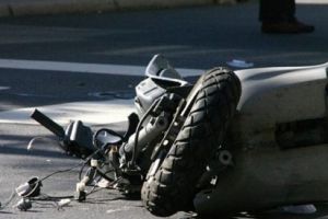 Mopedist de 70 de ani acroşat de o autoutilitară, în oraşul Borsec