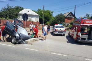Accident în Bihor: Un bărbat a intrat cu maşina într-un cap de pod şi a rămas încarcerat