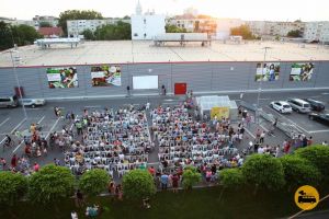 Film în aer liber, în parcarea Kaufland Satu Mare