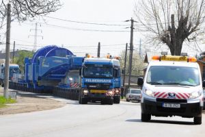 Trafic îngreunat în judeţul Sibiu din cauza unui transport agabaritic