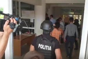VIDEO: Dirigintele Oficiului Poştal Sebeş pus sub control judiciar, pentru 60 de zile – Este urmărit penal pentru instigare la abuz în serviciu şi la fals intelectual
