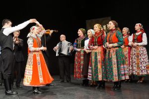 Ansamblul de Dansuri Trei Scaune caută colaboratori