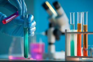 Razii la Sibiu – Sunt controlate firmele care folosesc substanţe chimice