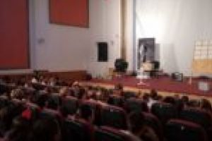 FOTO. Educaţie, umor, magie, în una dintre cele mai tari săli de spectacole din România – un trio perfect, semnat de Trei de Treflă