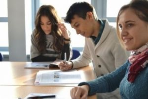 Elevii susţin ultima probă scrisă, cea la alegere a profilului