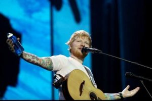 Ed Sheeran, concert excepţional la Bucureşti. Artistul a ieşit pe scenă în tricoul Naţionalei de fotbal a României