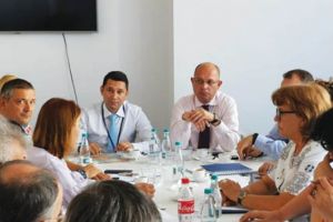 Ansamblu de blocuri ANL pe teritoriul comunei Blejoi , langa Spitalul Judetean de Urgenta