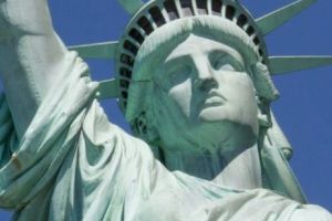 Povestea celei mai cunoscute statui monumentale. De ce le-au dăruit francezii americanilor Statuia Libertăţii 
