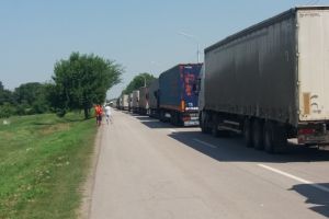 Cozi kilometrice pe sensul de intrare în România, în Vama Jimbolia