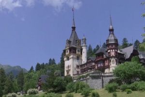 Cel mai frumos castel al României este în pericol! Bucăţi întregi din Peleş se degradează
