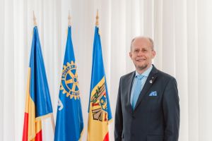 Cine este medicul orădean care preia conducerea conducerea Rotary pe România şi Moldova (FOTO)