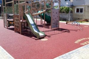 Locul de joacă de pe strada Amurgului, din cartierul Burdujeni, se inaugurează astăzi