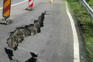 DN 71 s-a surpat la Moţăieni. Se circulă pe un singur sens, alternativ