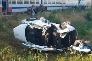 Un mort şi trei răniţi din cauza unui şofer grăbit