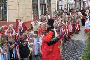Paradă a portului popular organizată de ProtopopiatulOrtodox Braşov