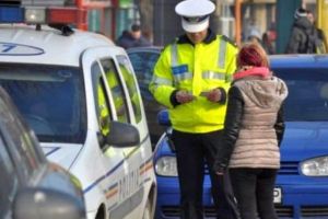 Amenzi de trei ori mai mari pentru cei care nu vor să se legitimeze. Proiectul a fost adoptat de Camera Deputaţilor