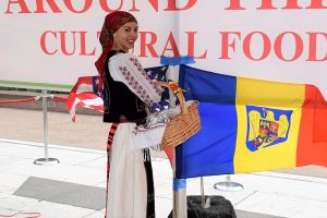 ”Vreau să răsune România peste hotare într-un mod frumos, prin tradiţie şi cultură!” O româncă ne reprezintă la Around The World Cultural Food Festival