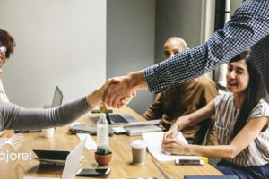 Una din cele mai bune companii angajează – Trebuie îndeplinită o singură condiţie!