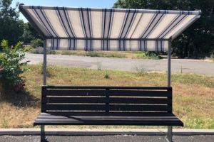 Zeci de copertine parasolar pentru bancile din oras, montate de Primaria Constanta (galerie foto)