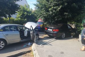FOTO – Accident pe strada Jina la Sibiu. Cel puţin doi răniţi
