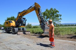 FOTO. Au început lucrările de modernizare a drumului dintre Viile Satu Mare şi Tătăreşti