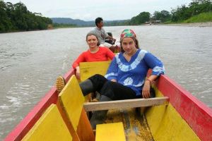 FOTO| Aventurile unei tinere din Alba în jungla Amazonului, printre războinici şi prădători: “Cu greutate ne-am smuls din încleştarea ei şi am zbughit-o spre drumul care ne ducea spre libertate, fără să privim înapoi”