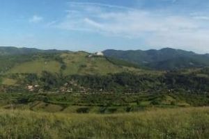 Un sat din Alba, de la poalele Munţilor Apuseni, cu stânci uriaşe, chei şi peşteri ce abia aşteaptă să fie explorate, cea mai nouă atracţie pentru turişti