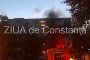 Imagini de la eveniment. Alerta la ISU Dobrogea. Un apartament de pe strada Nicolae Grindeanu din Constanta, cuprins de flacari (galerie foto) 