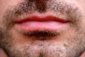 A fost lansat primul ruj pentru bărbaţi pe piaţa din România: „Bărbaţii moderni încearcă toate trucurile pentru a arăta cât mai bine…”