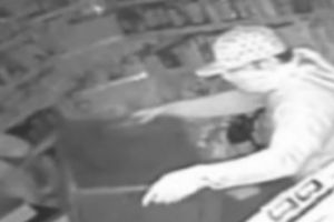 Jaf la benzinărie. Hoţii au dispărut cu o importantă sumă de bani