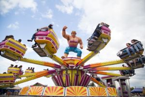 Weekend plin la Sibiu – Mega parc de distracţii în Târgul Obor, volei pe plajă, spectacole şi petreceri pe cinste