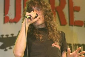 Un solist celebru din România, la un pas de moarte. A ajuns la spital cu răni grave, după ce s-a izbit de o maşină!