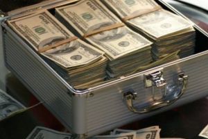 Agitaţie la Chişinău după publicarea raportului Kroll-2. Frauda bancară are ramificaţii internaţionale. Cine le-a asigurat hoţilor acces la rezervele Băncii Naţionale
