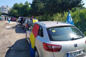 FOTO! Începe protestul pentru drumuri. Zeci de şoferi s-au adunat în Poligonul ACR
