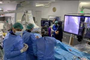 Medicii de la Spitalul Universitar din Bucureti au realizat, în premieră, o închidere percutanată de defect septal atrial, printr-o procedură minim-invazivă