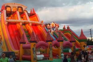 Weekend la Sibiu – Mega parc de distracţii în Târgul Obor, volei pe plajă, spectacole şi party-uri
