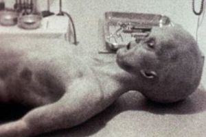 S-a aflat acum! Memorandum FBI: ADEVĂRUL despre FARFURIILE ZBURĂTOARE prăbuşite în ROSWELL, New Mexico. LEGENDA EXTRATEREȘTIRLOR a devenit şi ea corectă politic