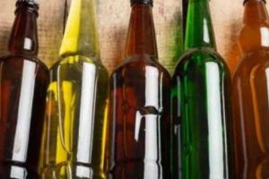 S-au descoperit substanţe chimice toxice în sticle de bere şi vin comercializate în supermarketuri