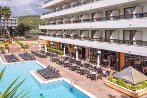 Se caza la hoteluri şi pleca fără să plătească. Urmărită la nivel naţional şi internaţional, femeia a fost prinsă de poliţiştii suceveni şi harghiteni