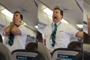 Imagini virale în articol! Un steward a şocat pasagerii