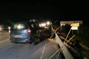 Un topliţean de 21 de ani a provocat un accident rutier între Borsec şi Topliţa. Trei persoane au fost rănite