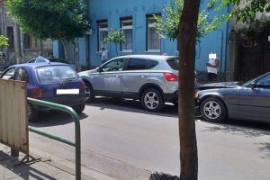 Carambol auto pe strada Cuza Vodă. Şoferul vinovat, depistat băut!