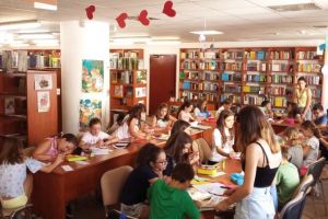 Programul BiblioVacanţa a început la Biblioteca ASTRA. Tot mai mulţi copii sunt interesaţi