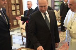 Lideri catolici din Ucraina , aşteptaţi la Vatican, după întâlnirea Papei Francisc cu Vladimir Putin
