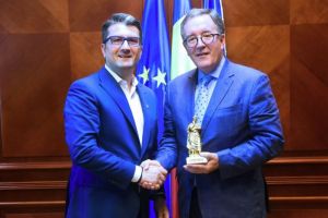 Ambasadorul Regatului Unit al Marii Britanii si Irlandei de Nord la Bucuresti in vizita la Primaria Constanta