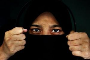 Indonezia: Femeie condamnată la închisoare, după ce a fost hărţuită 