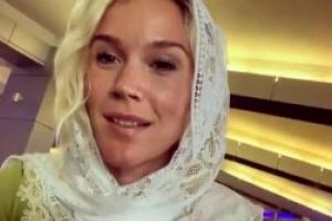 Cantareata britanica Joss Stone afirma ca a fost expulzata din Iran unde urma sa sustina un concert