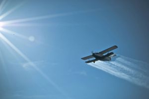 GĂEȘTI – Sâmbătă, aviotratamente contra insectelor de disconfort