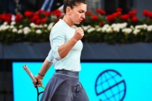 Simona Halep n-a avut milă de Victoria Azarenka şi merge în „optimile” de la Wimbledon