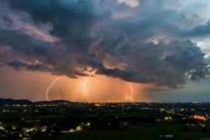 Alertă emisă de ANM: Furtună în şase judeţe în următoarea oră